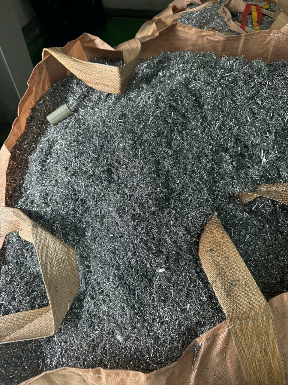 Mạt nhôm được gom trong bao